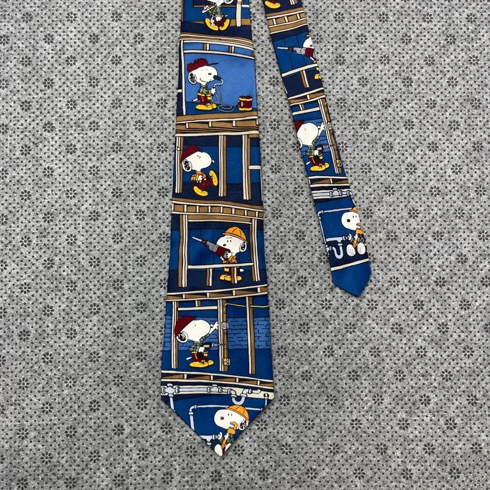 Vintage Made in USA Peanuts Snoopy Mr Fix-It Construction Silk Tie Blue Mens